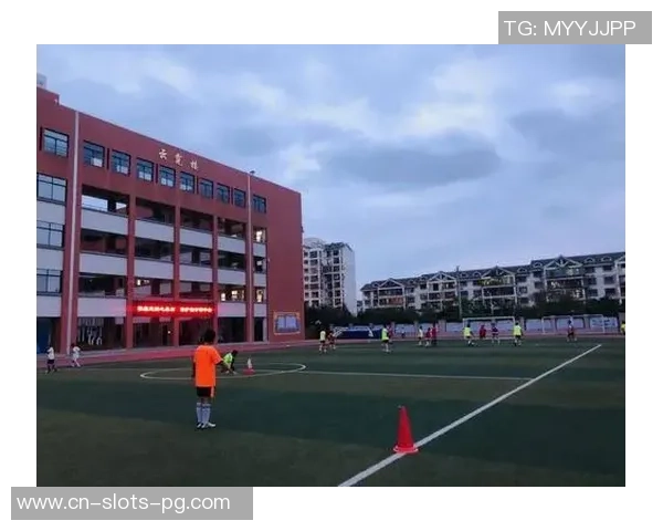 大连市长杯足球赛精彩纷呈各队争夺冠军荣耀展现足球魅力